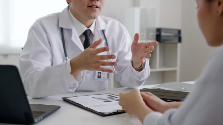 What to Anticipate During a Doctor Visit for Depression doctor patient depression checkup